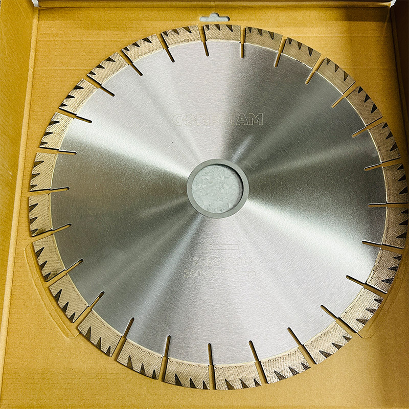 Array segment granite diamond blade with silent steel core