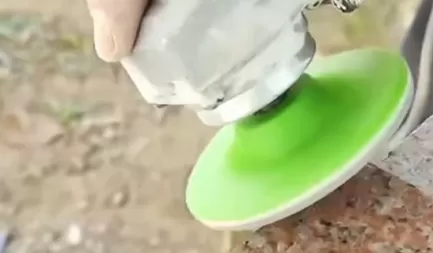 When should the diamond polishing pads be replaced?